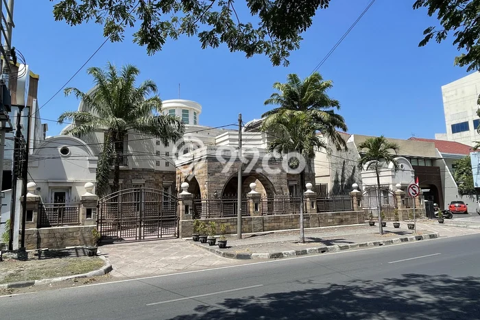 Rumah Elit Modern Tanpa Renovasi di Dharma Husada Surabaya Rumah Elit Modern Tanpa Renovasi di Dharma Husada Surabaya