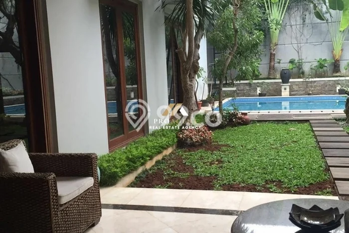 Rumah Eksklusif Siap Huni LT 717m2 di Menteng, Jakarta Pusat Rumah Eksklusif Siap Huni LT 717m2 di Menteng, Jakarta Pusat