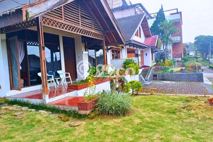 Vila di Cipanas, Area 500m2m², Akses ke transportasi umum Vila di Cipanas, Area 500m2m², Akses ke transportasi umum