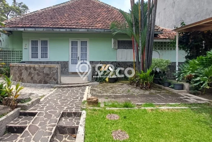 Ready to Use! Premium House LT 1103m2 Desain Elegan di Pabaton Ready to Use! Premium House LT 1103m2 Desain Elegan di Pabaton
