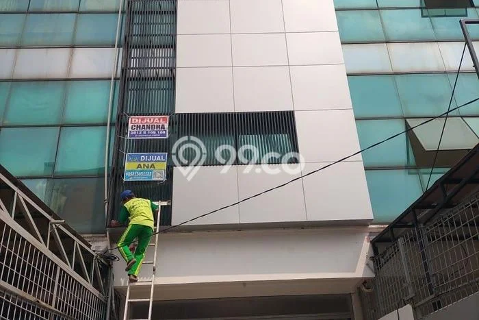 Ruko Dijual di Prime Area Jakarta Barat Luas 200m2 Ruko Dijual di Prime Area Jakarta Barat Luas 200m2