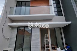 Siap Huni Rumah Mewah 4 Kamar di Mulyorejo Dekat ke Mana Pun Siap Huni Rumah Mewah 4 Kamar di Mulyorejo Dekat ke Mana Pun
