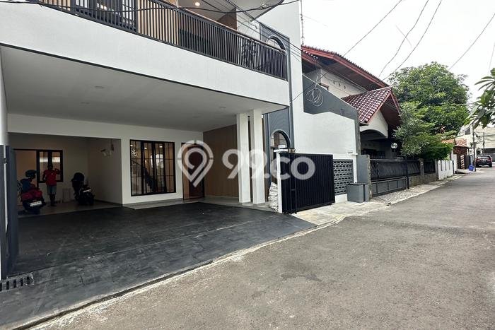 Rumah Elit Modern Tanpa Renovasi di Ampera Jakarta Selatan Rumah Elit Modern Tanpa Renovasi di Ampera Jakarta Selatan