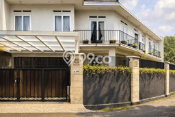 Rumah Mewah Dijual LT 303m2 di Kebayoran Lama, Jakarta Selatan Rumah Mewah Dijual LT 303m2 di Kebayoran Lama, Jakarta Selatan