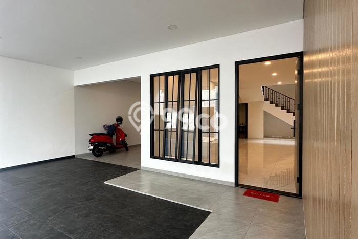 Rumah Elit Modern Tanpa Renovasi di Ampera Jakarta Selatan Rumah Elit Modern Tanpa Renovasi di Ampera Jakarta Selatan