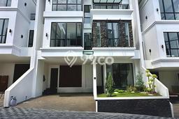Rumah Elit Modern Tanpa Renovasi di Lebak Bulus Jakarta Selatan Rumah Elit Modern Tanpa Renovasi di Lebak Bulus Jakarta Selatan