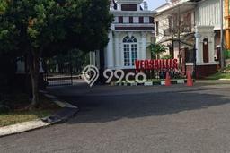 Ready to Use! Luxury House LT 144m2 Desain Modern di BSD Ready to Use! Luxury House LT 144m2 Desain Modern di BSD