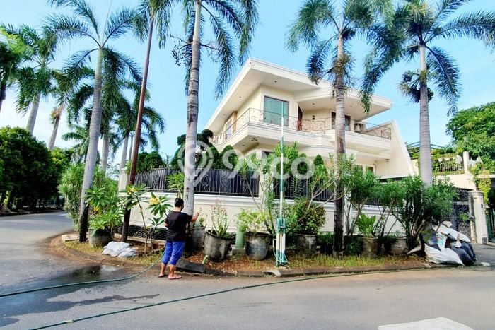 Jual Rumah Mewah Megah Dengan View Cantik di Puri Indah, Jakarta Barat Jual Rumah Mewah Megah Dengan View Cantik di Puri Indah, Jakarta Barat