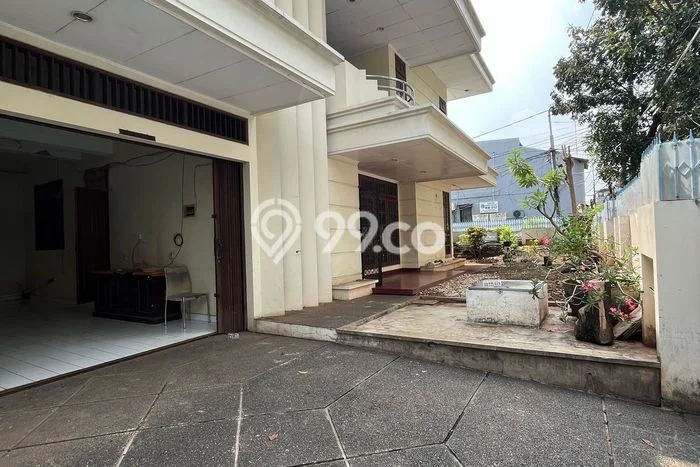 Rumah Tenang di , 3 KM, LT 258m2m² Bangunan 220m2m² Rumah Tenang di , 3 KM, LT 258m2m² Bangunan 220m2m²