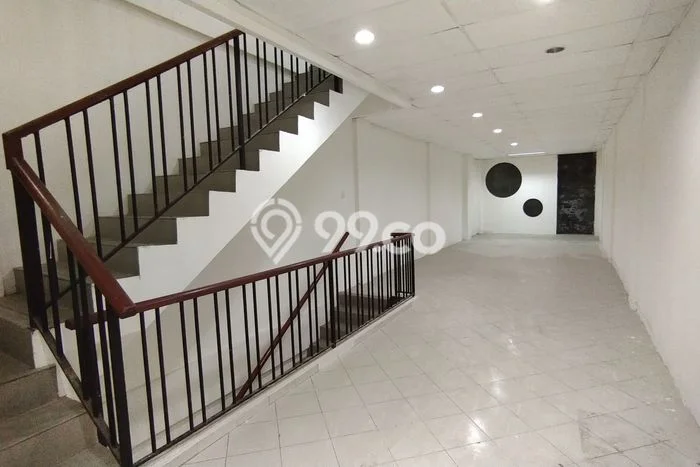 Unit Ruko Dijual di Jakarta Selatan LT 100m2 & LB 405m2 Unit Ruko Dijual di Jakarta Selatan LT 100m2 & LB 405m2