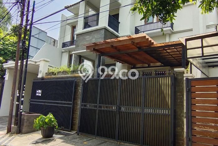 PRIME LOCATION! Rumah area Kebayoran Baru, 3 KM, Area Tenang, LT 260m2m² LB 400m2m² PRIME LOCATION! Rumah area Kebayoran Baru, 3 KM, Area Tenang, LT 260m2m² LB 400m2m²
