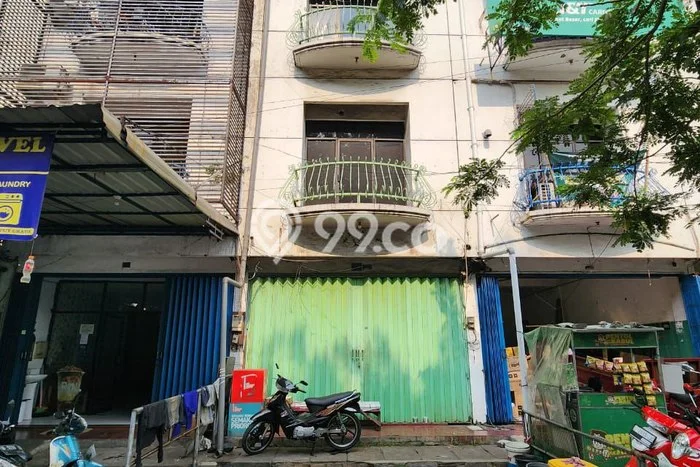 Ruko Disewa di Surabaya dengan LB 375m2 Area Komersial Ramai Ruko Disewa di Surabaya dengan LB 375m2 Area Komersial Ramai