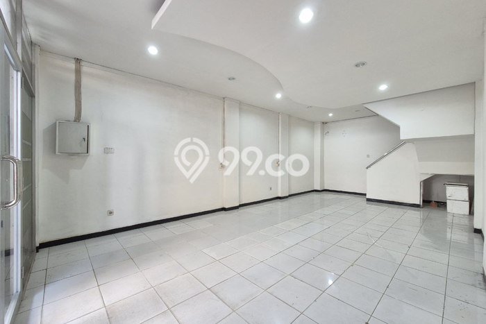 Ruko Disewa di Rungkut, Surabaya, LT 180m2 / LB 560m2 Ruko Disewa di Rungkut, Surabaya, LT 180m2 / LB 560m2