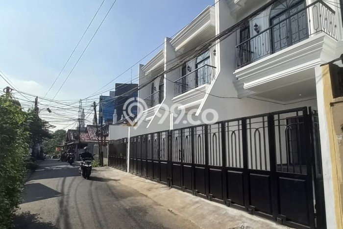 Rumah Luxury Modern Tanpa Renovasi di Cawang Jakarta Timur Rumah Luxury Modern Tanpa Renovasi di Cawang Jakarta Timur