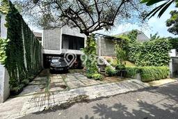 Rumah Mewah Dijual LT 240m2 di Kebayoran Baru, Jakarta Selatan Rumah Mewah Dijual LT 240m2 di Kebayoran Baru, Jakarta Selatan
