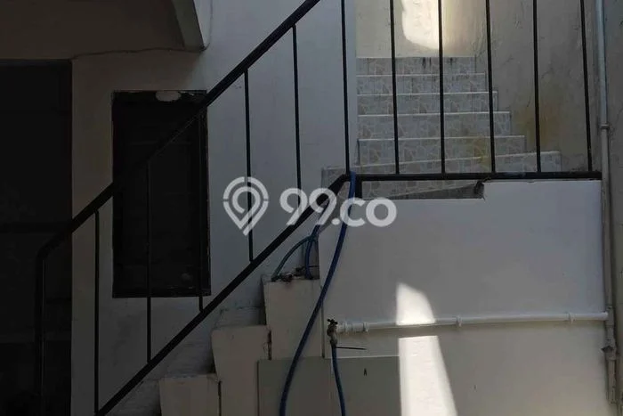 Rumah Elit Modern Tanpa Renovasi di Semolowaru Surabaya Rumah Elit Modern Tanpa Renovasi di Semolowaru Surabaya