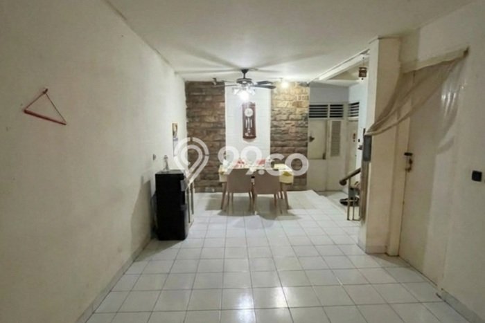 Rumah Strategis Modern Lb 180m2 di Kelapa Gading, Jakarta Utara Rumah Strategis Modern Lb 180m2 di Kelapa Gading, Jakarta Utara