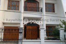 Siap Huni Hunian Elit 5 Kamar di Kelapa Gading Dekat ke Mana Pun Siap Huni Hunian Elit 5 Kamar di Kelapa Gading Dekat ke Mana Pun