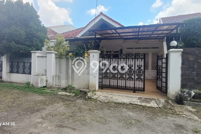 Dijual Hunian Rumah Terawat 5 Kamar di Tanah Sareal, Bogor Dijual Hunian Rumah Terawat 5 Kamar di Tanah Sareal, Bogor