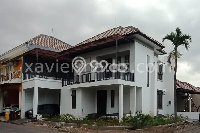 Rumah Mewah LB 180m2 Siap Huni Desain Elegan di Ketintang, Surabaya Rumah Mewah LB 180m2 Siap Huni Desain Elegan di Ketintang, Surabaya