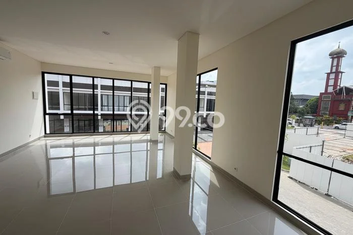 Unit Gudang Disewakan di Gading Serpong di Area Ramai & Strategis Unit Gudang Disewakan di Gading Serpong di Area Ramai & Strategis