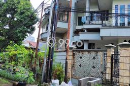 For Sale! Luxury House LT 381m2 Desain Modern di Kedoya For Sale! Luxury House LT 381m2 Desain Modern di Kedoya