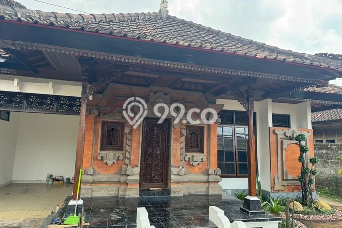 Rumah area Renon, 2 KM, Lingkungan Strategis, Luas 300m² LB 200m² Rumah area Renon, 2 KM, Lingkungan Strategis, Luas 300m² LB 200m²