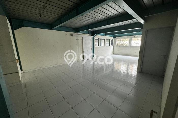 Gudang di Kerobokan, Luas 692m², Pusat Bisnis, Posisi Strategis Gudang di Kerobokan, Luas 692m², Pusat Bisnis, Posisi Strategis