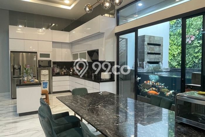 Rumah Elit LB 430m2 Siap Pakai Desain Elegan di Pantai Indah Kapuk, Jakarta Utara Rumah Elit LB 430m2 Siap Pakai Desain Elegan di Pantai Indah Kapuk, Jakarta Utara