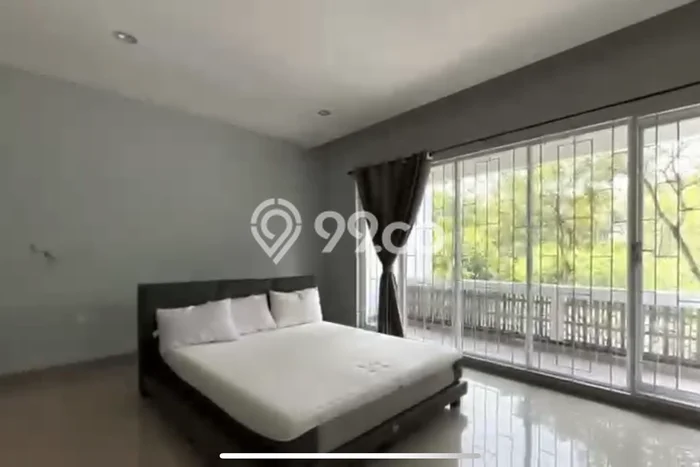 Disewakan! Rumah 5 Kamar Tidur &
4 Kamar Mandi di Pantai Indah Kapuk, Jakarta Utara Disewakan! Rumah 5 Kamar Tidur &
4 Kamar Mandi di Pantai Indah Kapuk, Jakarta Utara