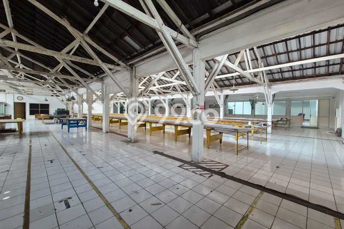 Gudang di Andir, Luas 2200m², Area Komersial, Lokasi Strategis Gudang di Andir, Luas 2200m², Area Komersial, Lokasi Strategis