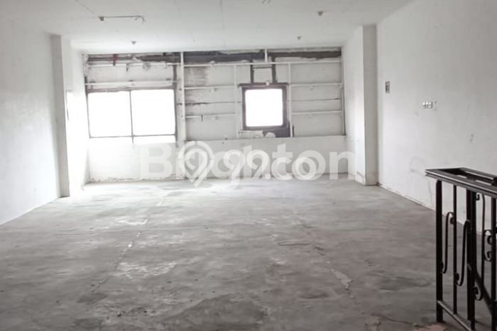 RUKO GREEN VILLE JAKARTA BARAT EX GUDANG, LUAS PLONG 4 LANTAI, UK. 6 X 13,6 M2, 135 JT/THN 7.2 M NEGO, DEPOSITO 20JT RUKO GREEN VILLE JAKARTA BARAT EX GUDANG, LUAS PLONG 4 LANTAI, UK. 6 X 13,6 M2, 135 JT/THN 7.2 M NEGO, DEPOSITO 20JT
