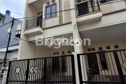 Dijual Rumah Modern 4 KT di Tanjung Duren, Jakarta Barat Dijual Rumah Modern 4 KT di Tanjung Duren, Jakarta Barat