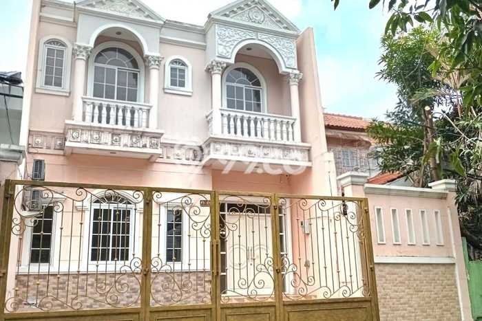 Jual Rumah Mewah Elegan Dengan View Eksklusif di Puri Indah, Jakarta Barat Jual Rumah Mewah Elegan Dengan View Eksklusif di Puri Indah, Jakarta Barat