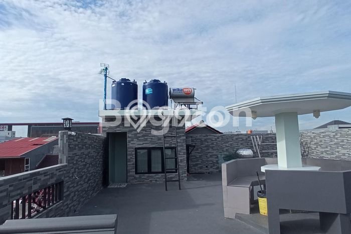 Rumah Elit Modern Tanpa Renovasi di Puri Indah Jakarta Barat Rumah Elit Modern Tanpa Renovasi di Puri Indah Jakarta Barat