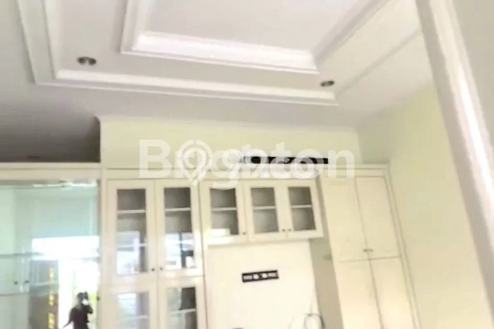 Rumah Asri di Kedoya, 3 KT, Area Strategis, Luas 150m² Bangunan 225m² Rumah Asri di Kedoya, 3 KT, Area Strategis, Luas 150m² Bangunan 225m²