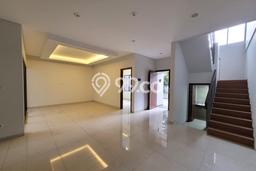 PROMO SPESIAL! Rumah Siap Huni di Batununggal, Luas 162m² LB 210m² PROMO SPESIAL! Rumah Siap Huni di Batununggal, Luas 162m² LB 210m²