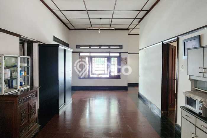 For Sale! Luxury House LT 522m2 Desain Elegan di Sayap Dago For Sale! Luxury House LT 522m2 Desain Elegan di Sayap Dago