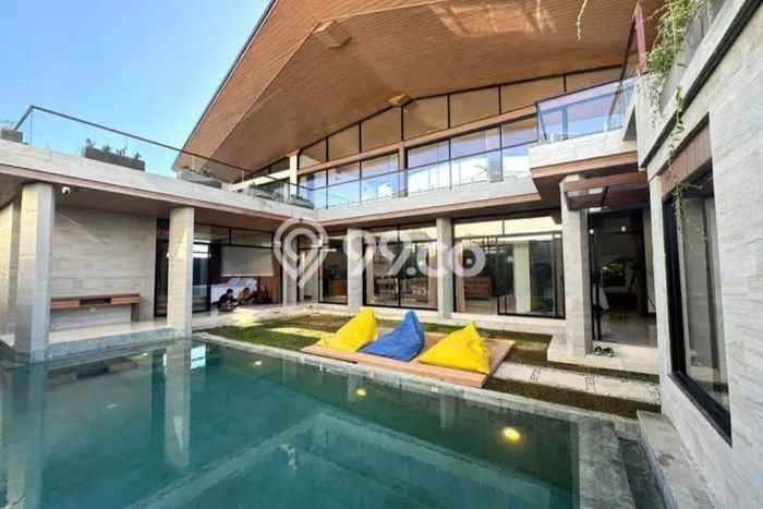 Rumah Elit LB 400m2 Siap Huni Desain Elegan di Sanur, Denpasar Rumah Elit LB 400m2 Siap Huni Desain Elegan di Sanur, Denpasar