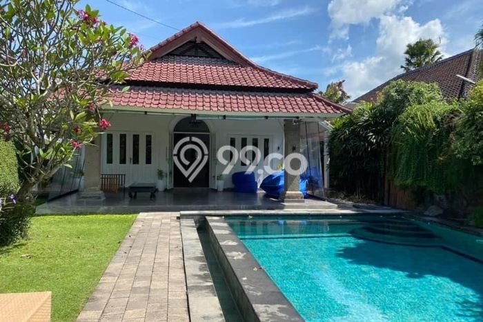 Rumah area Seminyak, Badung, Luas 850m² Bangunan 200m² Rumah area Seminyak, Badung, Luas 850m² Bangunan 200m²
