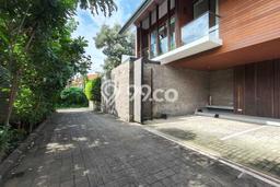 Hunian Mewah LT 490m² / LB 265m² di Kawasan Asri Renon, Denpasar Hunian Mewah LT 490m² / LB 265m² di Kawasan Asri Renon, Denpasar