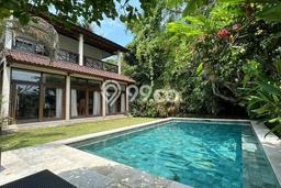 Ready to Use! Luxury House LT 400m2 Desain Modern di Canggu Ready to Use! Luxury House LT 400m2 Desain Modern di Canggu