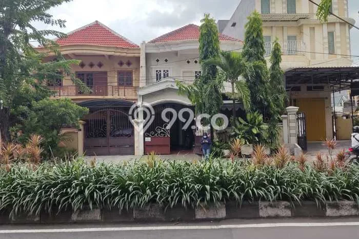 Rumah Elit Modern Tanpa Renovasi di Semolowaru Surabaya Rumah Elit Modern Tanpa Renovasi di Semolowaru Surabaya