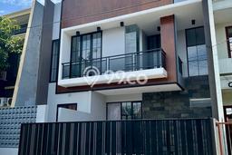 HARGA TERBAIK! Rumah Premium di Sukomanunggal, Luas 162m² Bangunan 190m² HARGA TERBAIK! Rumah Premium di Sukomanunggal, Luas 162m² Bangunan 190m²