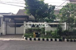 Ready to Use! Premium House LT 326m2 Desain Elegan di Sukomanunggal Ready to Use! Premium House LT 326m2 Desain Elegan di Sukomanunggal