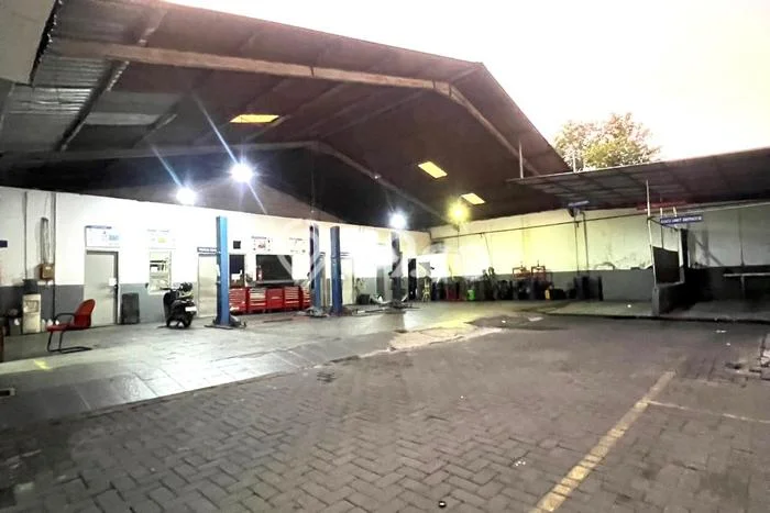 FOR RENT! Kantor di HR Muhammad Cocok untuk Bisnis 200m2 FOR RENT! Kantor di HR Muhammad Cocok untuk Bisnis 200m2
