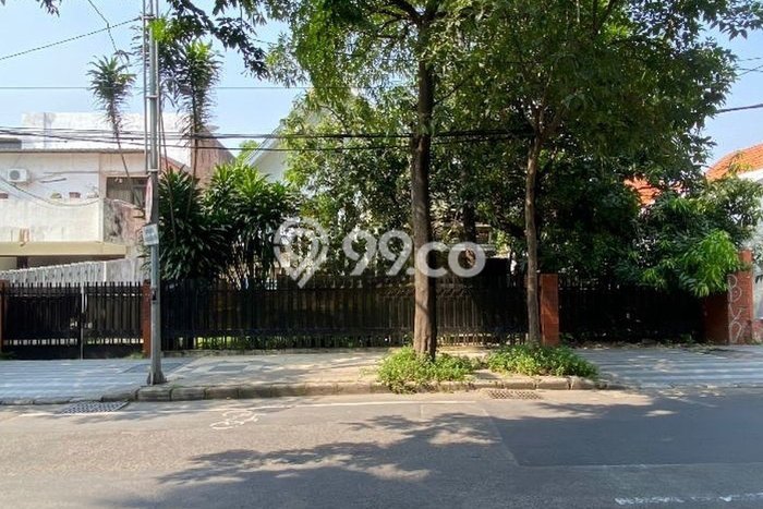 Jual Rumah Luas Elegan Dengan View Eksklusif di Raya Darmo, Surabaya Jual Rumah Luas Elegan Dengan View Eksklusif di Raya Darmo, Surabaya