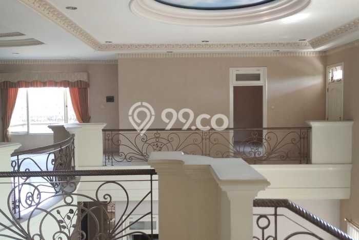 Rumah Elit LB 550m2 Siap Huni Desain Elegan di Graha, Surabaya Rumah Elit LB 550m2 Siap Huni Desain Elegan di Graha, Surabaya