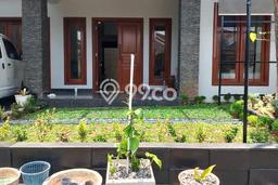 Hunian Elit LB 260m2 Siap Huni Desain Elegan di Bintaro, Tangerang Selatan Hunian Elit LB 260m2 Siap Huni Desain Elegan di Bintaro, Tangerang Selatan