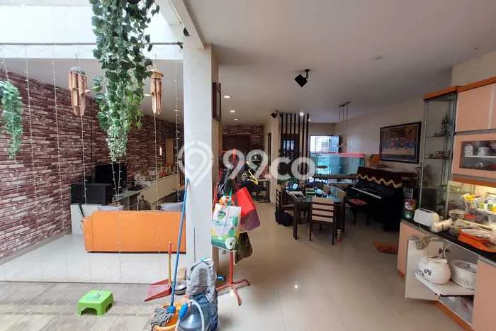 Jual Rumah Mewah Megah Dengan View Cantik di Tomang, Jakarta Barat Jual Rumah Mewah Megah Dengan View Cantik di Tomang, Jakarta Barat